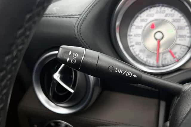 Mercedes-Benz SLS_Roadster (2013) thumbnail 23