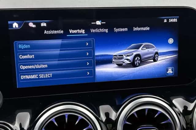 Mercedes-Benz GLA (2024) thumbnail 38