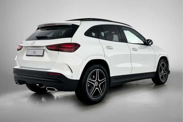 Mercedes-Benz GLA (2026) thumbnail 2