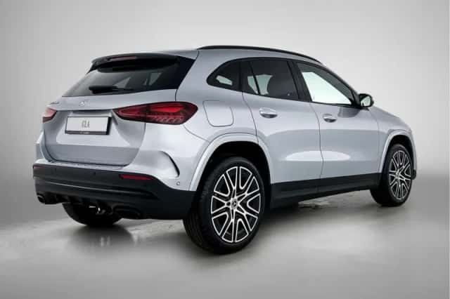 Mercedes-Benz GLA (2026) thumbnail 2