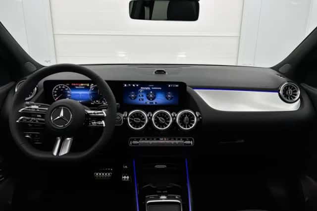 Mercedes-Benz GLA (2026) thumbnail 4