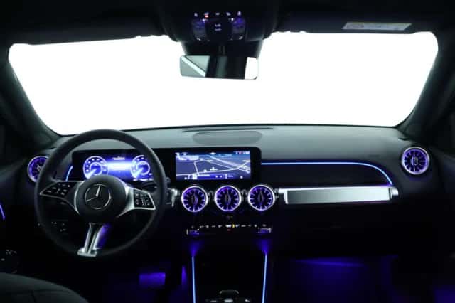 Mercedes-Benz EQB (2025) thumbnail 4
