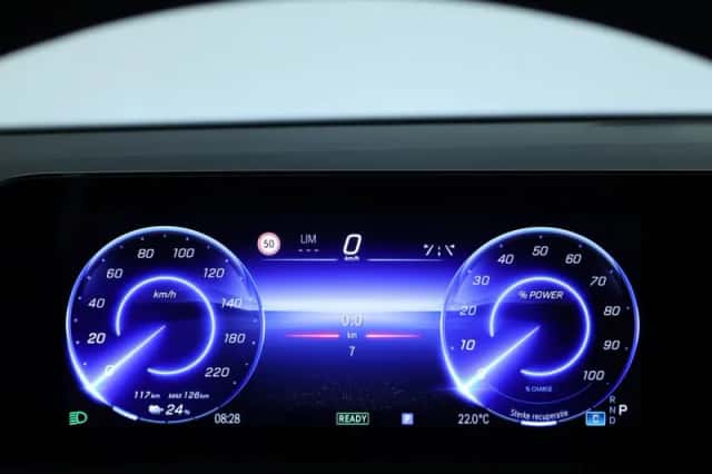 Mercedes-Benz EQB (2025) thumbnail 5