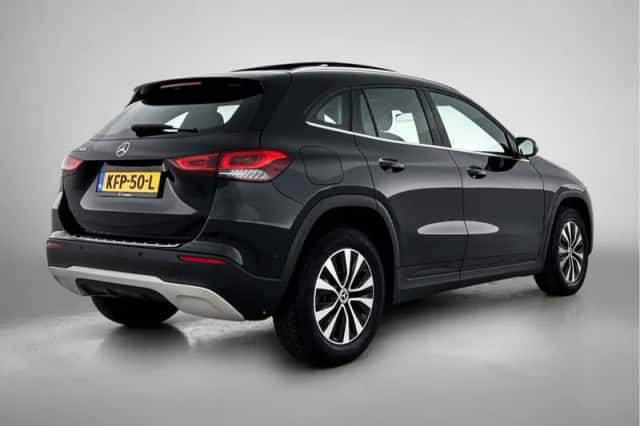 Mercedes-Benz GLA (2021) thumbnail 2