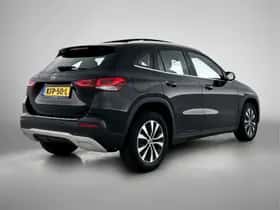 Mercedes-Benz GLA (2021) thumbnail 2