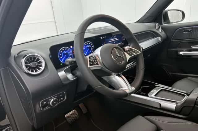 Mercedes-Benz EQB (2026) thumbnail 17