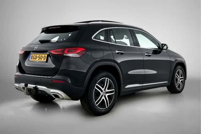Mercedes-Benz GLA (2023) thumbnail 2