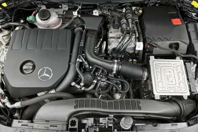 Mercedes-Benz GLA (2023) thumbnail 32