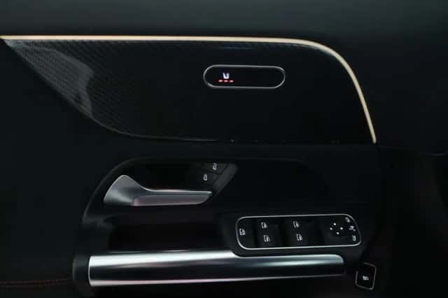 Mercedes-Benz GLA (2021) thumbnail 29