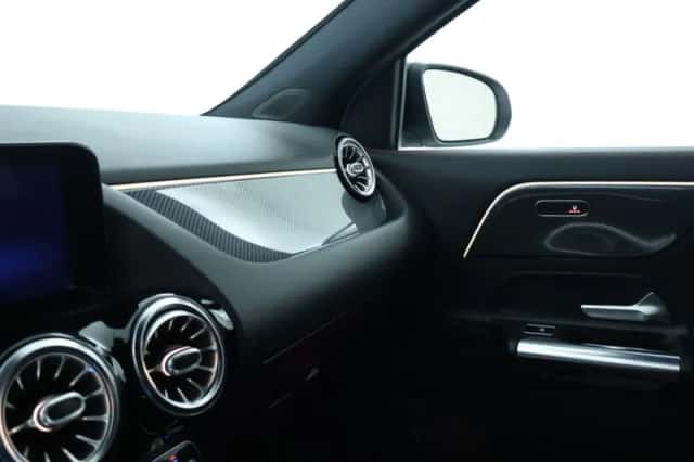 Mercedes-Benz GLA (2021) thumbnail 7