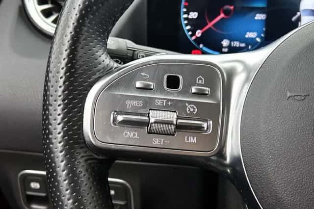 Mercedes-Benz GLA (2022) thumbnail 14