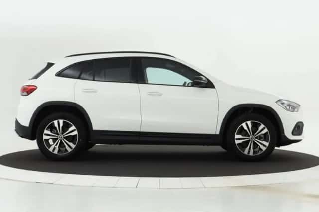 Mercedes-Benz GLA (2021) thumbnail 10