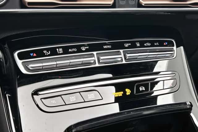 Mercedes-Benz EQC (2020) thumbnail 31