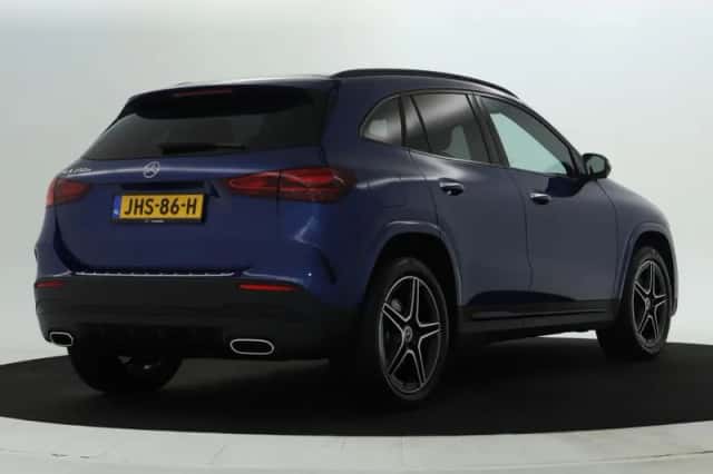 Mercedes-Benz GLA (2025) thumbnail 2