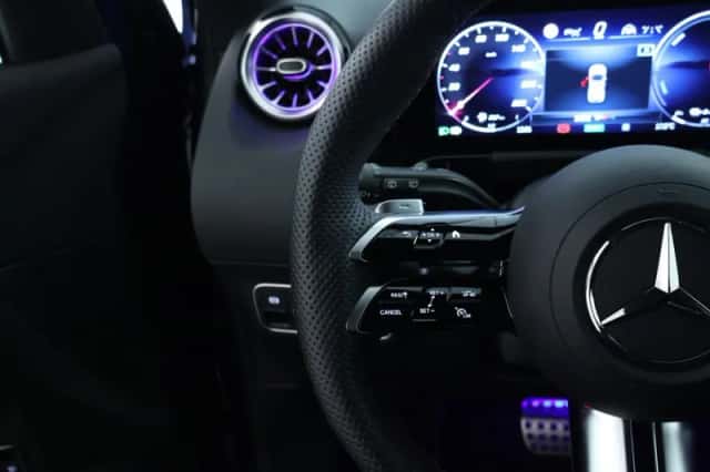 Mercedes-Benz GLA (2025) thumbnail 12