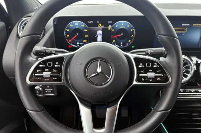 Mercedes-Benz GLA (2023) thumbnail 17