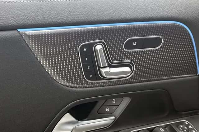 Mercedes-Benz GLA (2023) thumbnail 40