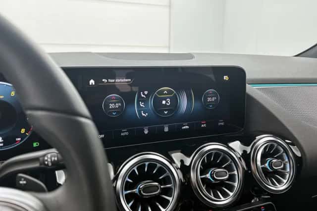 Mercedes-Benz GLA (2023) thumbnail 9