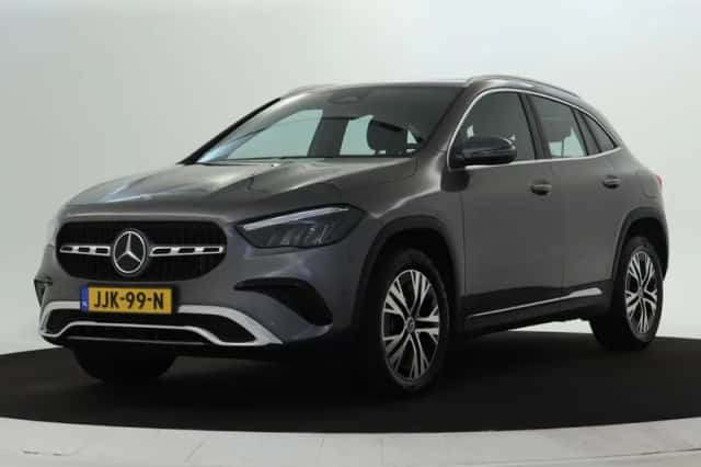 Mercedes-Benz GLA (2024) thumbnail 1