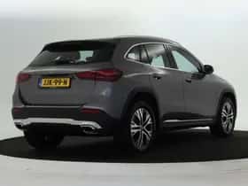 Mercedes-Benz GLA (2024) thumbnail 2