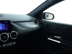 Mercedes-Benz GLA (2024) thumbnail 11
