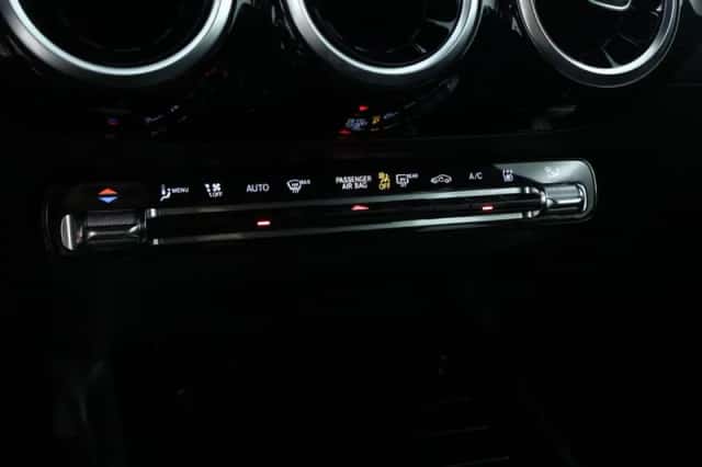 Mercedes-Benz GLA (2024) thumbnail 12