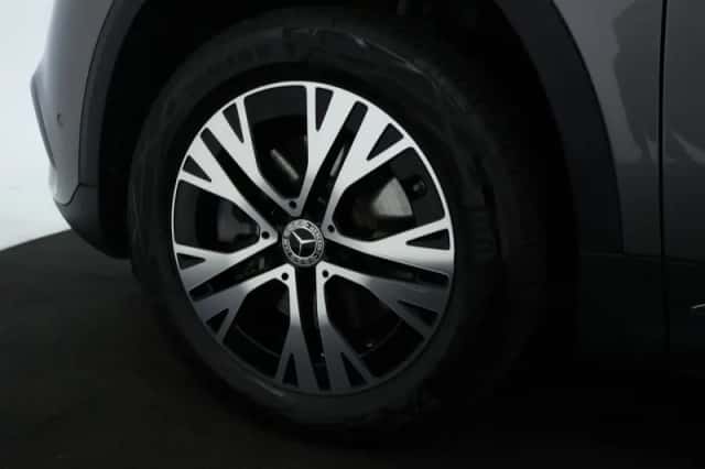 Mercedes-Benz GLA (2024) thumbnail 4