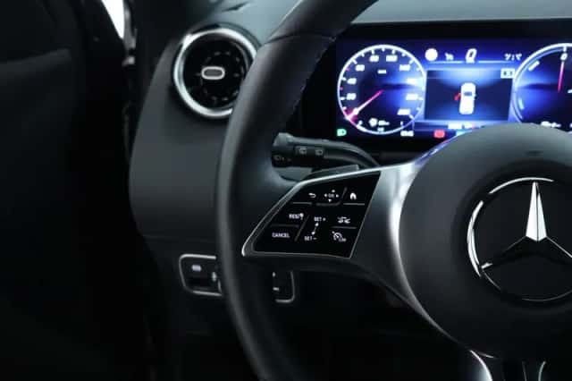 Mercedes-Benz GLA (2024) thumbnail 9