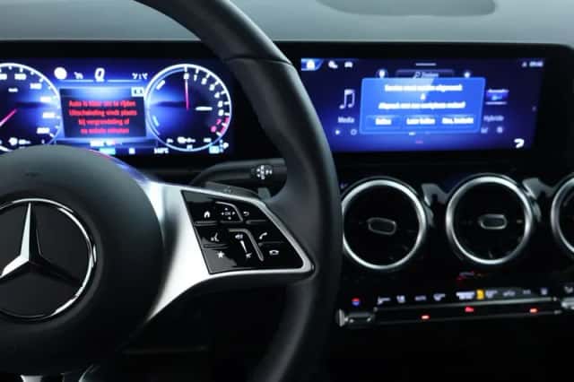 Mercedes-Benz GLA (2024) thumbnail 10