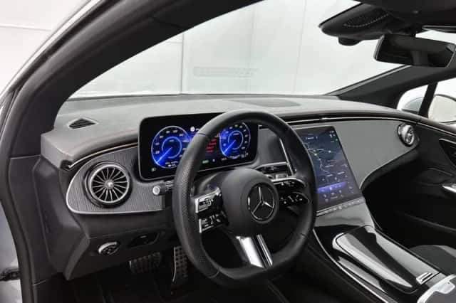 Mercedes-Benz EQE (2024) thumbnail 35