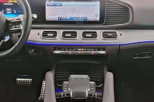 Mercedes-Benz GLE (2025) thumbnail 4