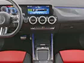 Mercedes-Benz GLA (2025) thumbnail 4