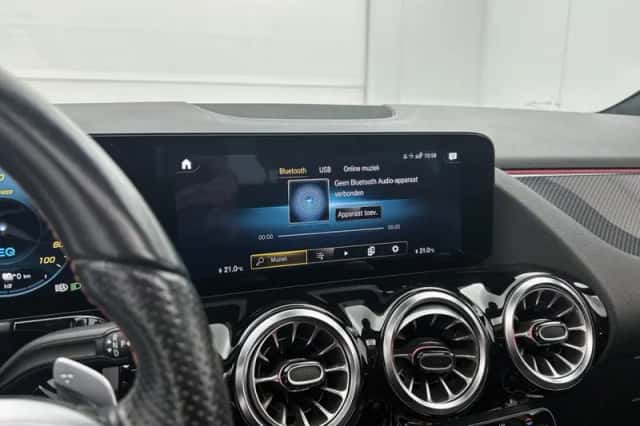 Mercedes-Benz GLA (2021) thumbnail 32