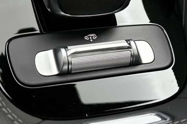 Mercedes-Benz GLE (2026) thumbnail 42