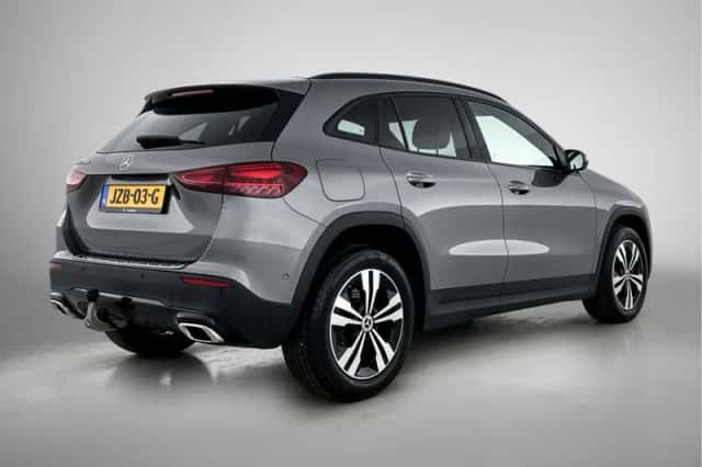 Mercedes-Benz GLA (2024) thumbnail 2