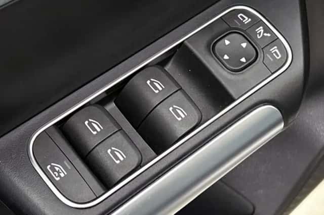 Mercedes-Benz GLA (2024) thumbnail 21