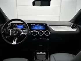 Mercedes-Benz GLA (2024) thumbnail 4