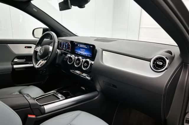 Mercedes-Benz GLA (2024) thumbnail 6