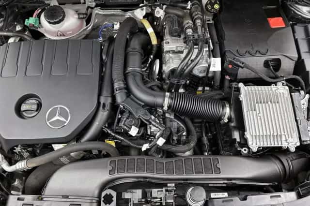 Mercedes-Benz GLA (2024) thumbnail 32
