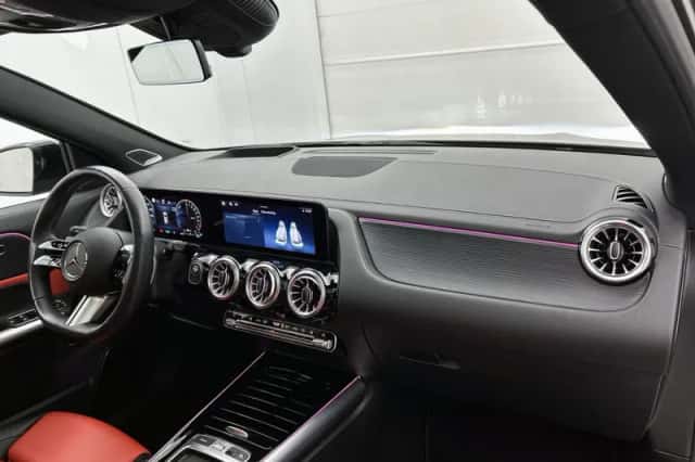 Mercedes-Benz GLA (2024) thumbnail 7