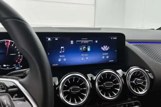 Mercedes-Benz GLA (2024) thumbnail 12