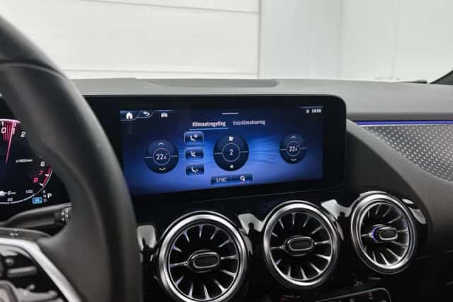 Mercedes-Benz GLA (2024) thumbnail 14