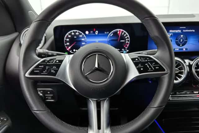 Mercedes-Benz GLA (2024) thumbnail 17