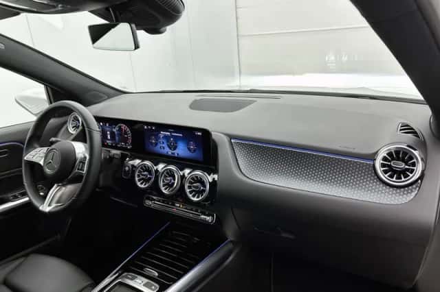 Mercedes-Benz GLA (2024) thumbnail 25