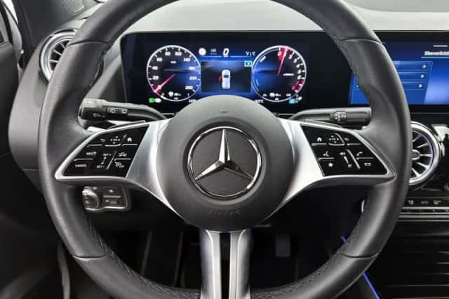 Mercedes-Benz GLA (2024) thumbnail 26