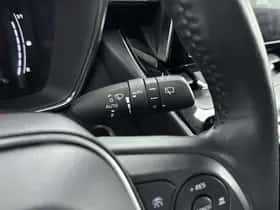 Suzuki Swace (2023) thumbnail 18