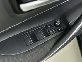 Suzuki Swace (2023) thumbnail 21