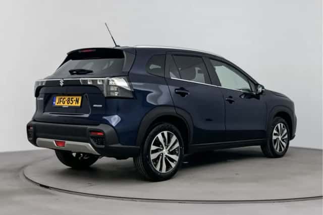 Suzuki S-Cross (2025) thumbnail 2
