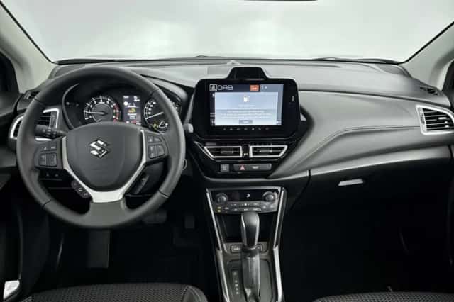 Suzuki S-Cross (2025) thumbnail 4