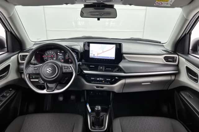 Suzuki Swift (2025) thumbnail 4